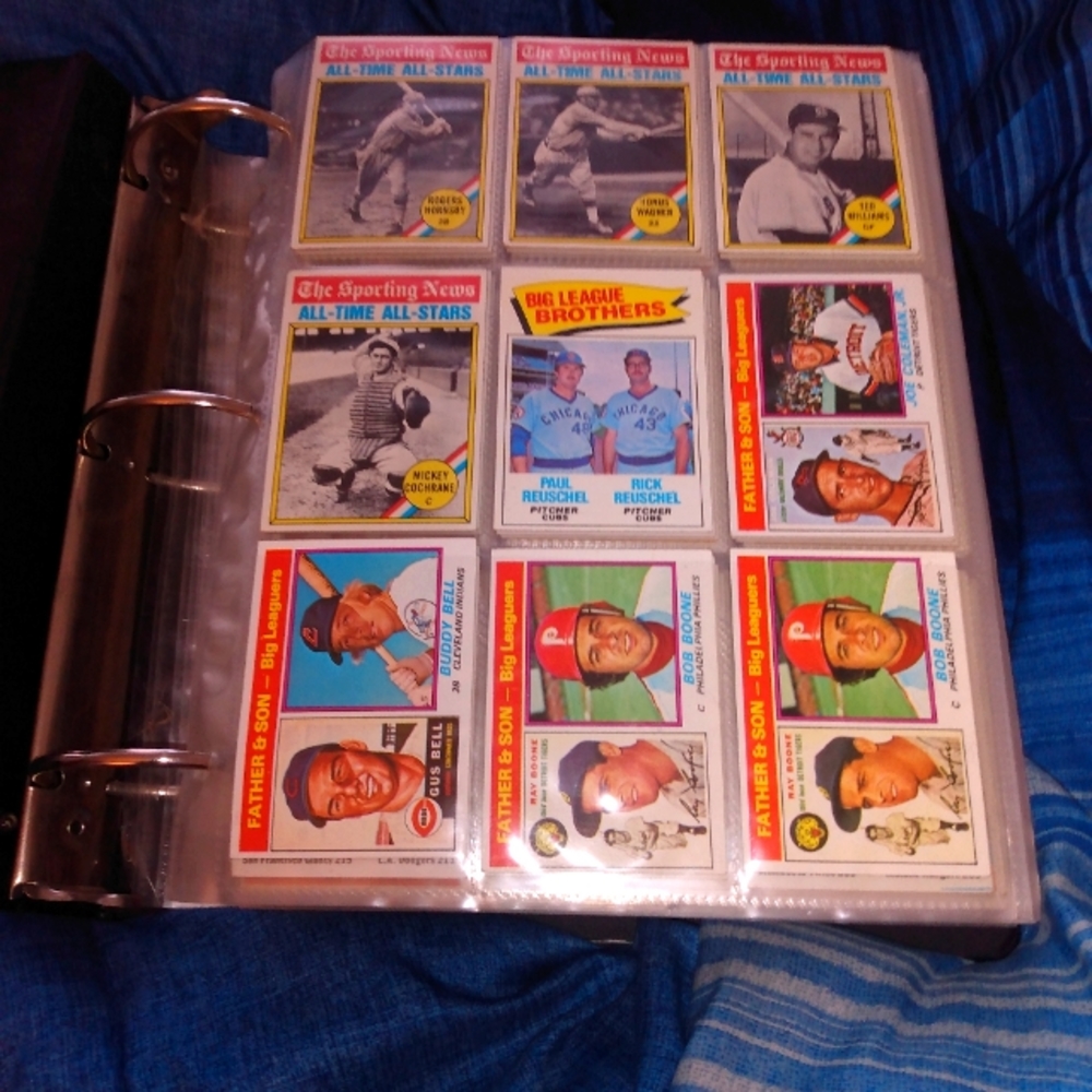 Over 500 70-80s collectible baseball cards.